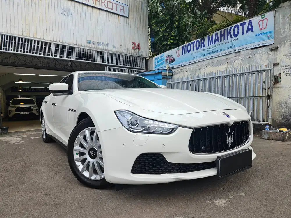 9 rb km Maserati Ghibli 3.0 V6 putih 2015 nik 2014 gibli sport white