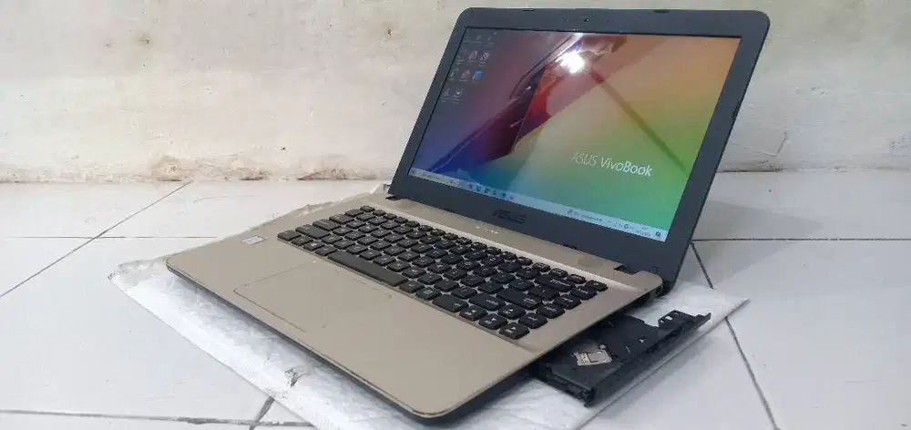 Laptop ASUS X441U, Core i3 Gen 7 Dual VGA NVIDIA, NO MINUS