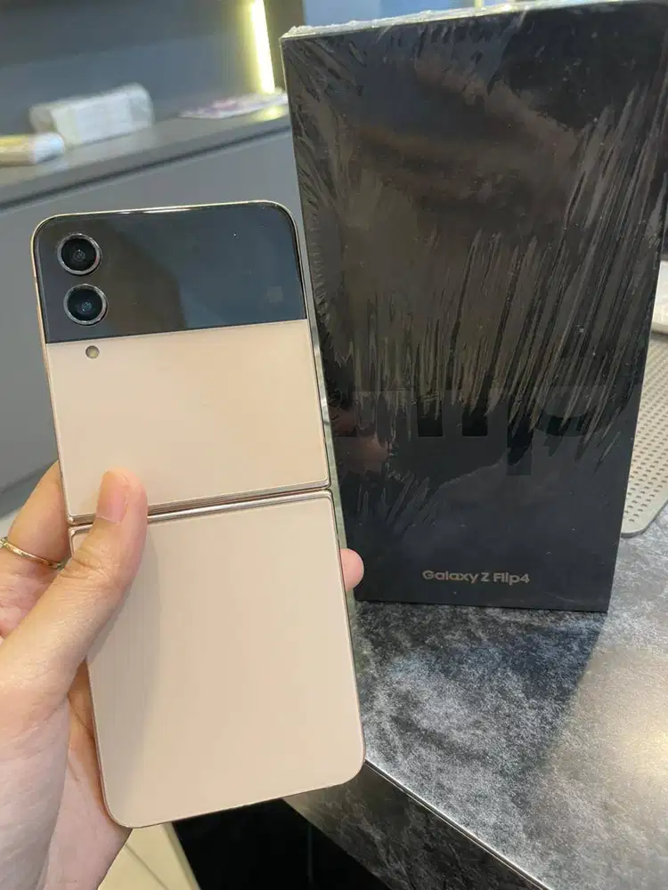 Samsung Z Flip 4 8/512 gb Sein