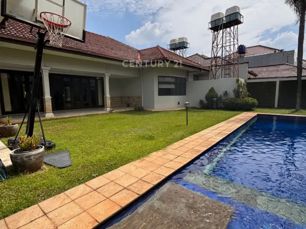 Rumah Mewah Dengan Kolam Renang Dekat MRT Gandaria Selatan