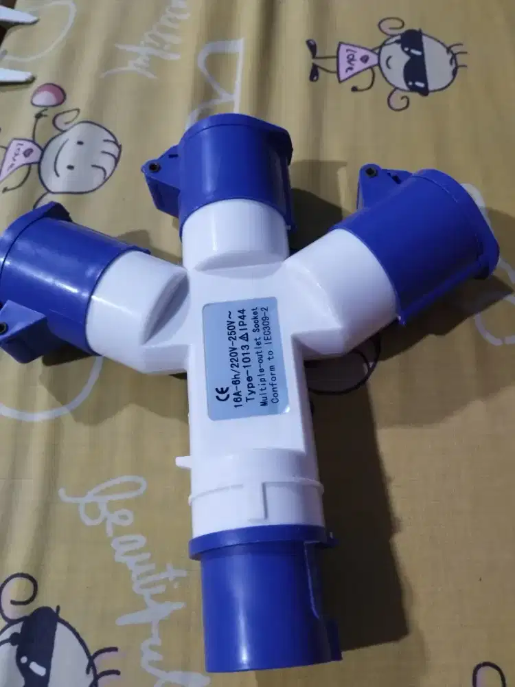 3-Way Industrial Power Splitter IEC 60309 16A