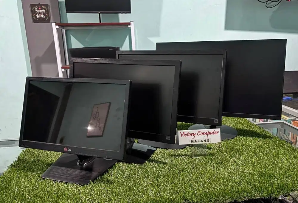 LCD Monitor kondisi perfect murah diMalang