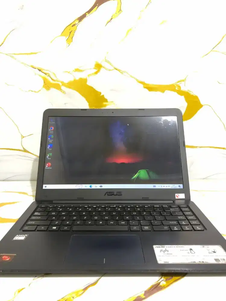 Asus E402WA Amd E2-6110 APU 4/128 Gb