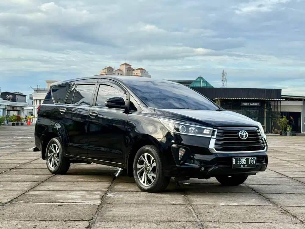 (km 35rb)Toyota innova V 2.4 AT. Tahun 2022. Hitam. Perfect cond