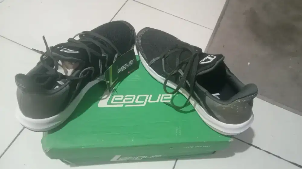 Sepatu merk Leaque
