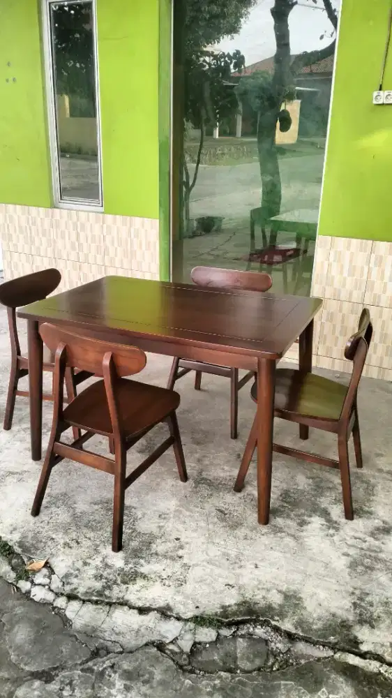 Meja makan kayu jati