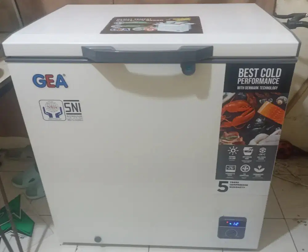 DIJUAL FREEZER BOX GEA AB-318-R MASIH BARU BELUM LAMA PAKAI