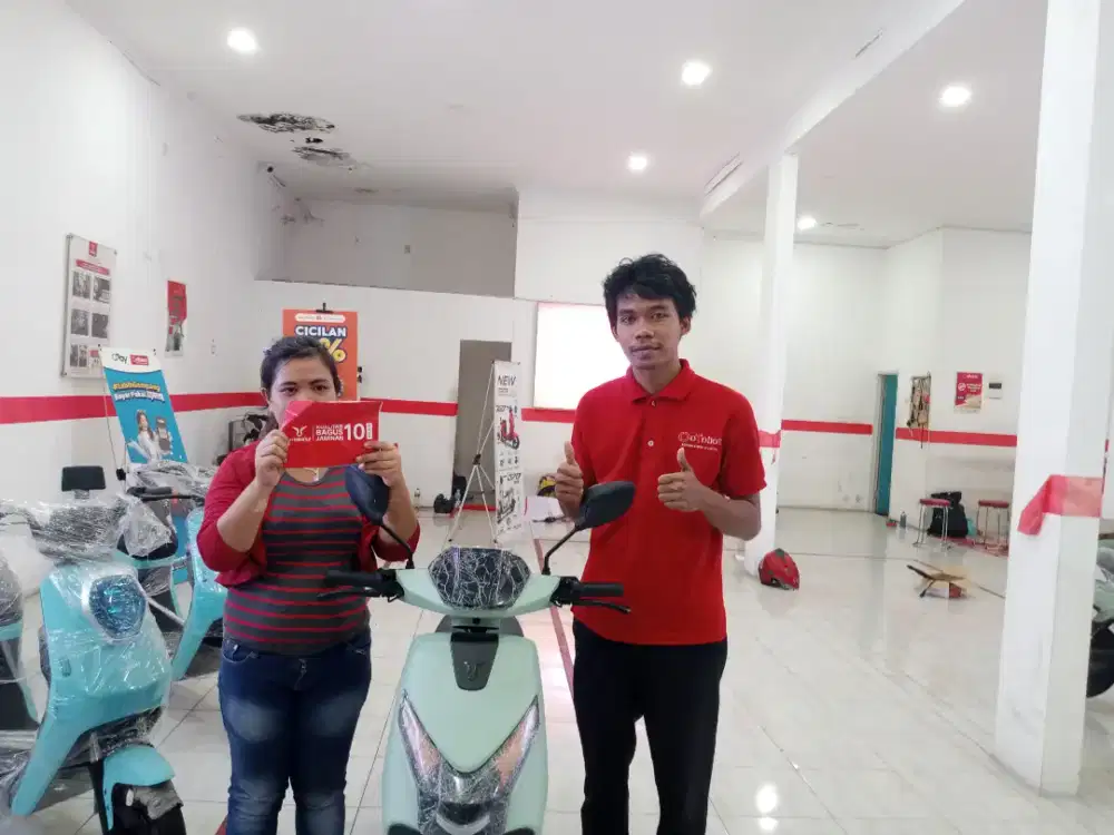 Showroom sepeda listrik dan motor listrik
