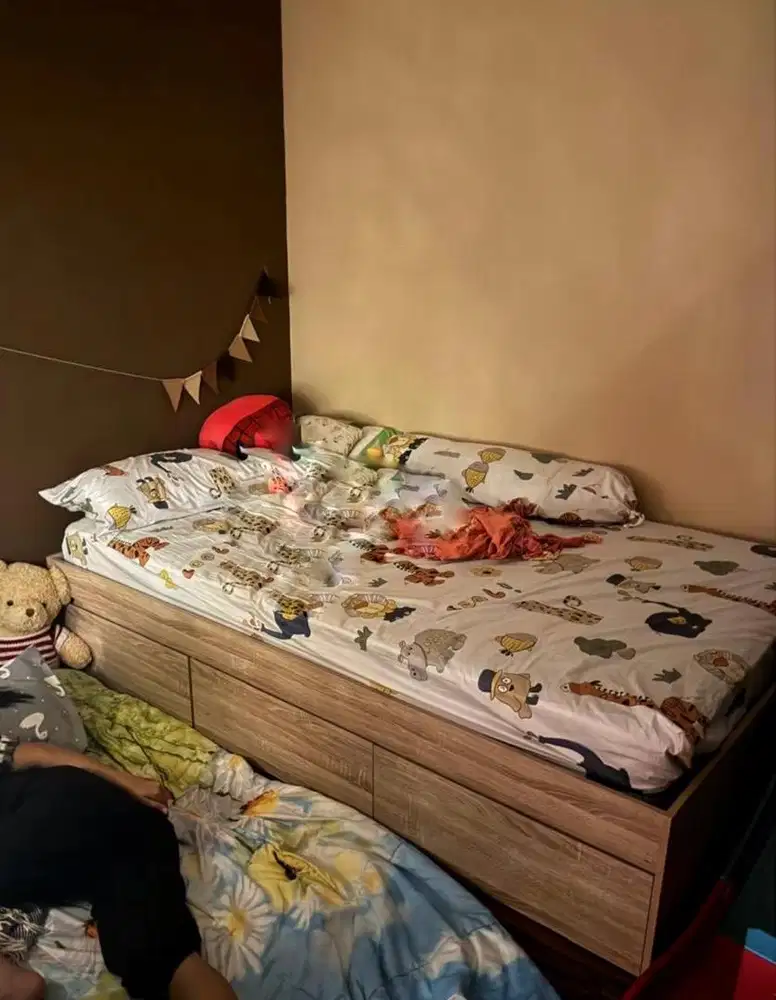 1 set lemari dengan laci meja belajar dan lemari