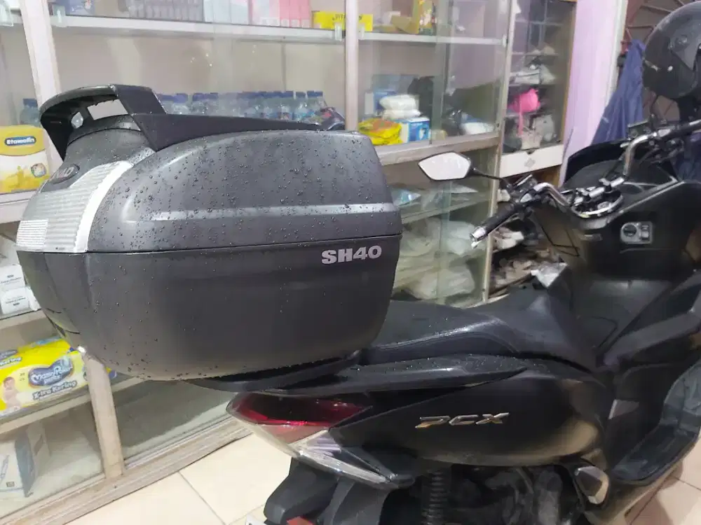 Jual box sepeda motor merk Shad type 40 Mulus Terawat No Minus