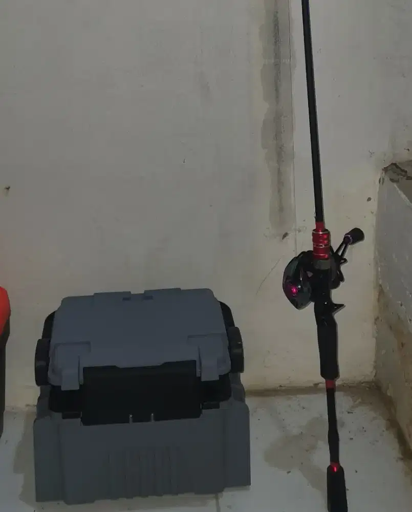 Kotak peralatan Pancing ukuran 6 liter + 1 set pancing Casting