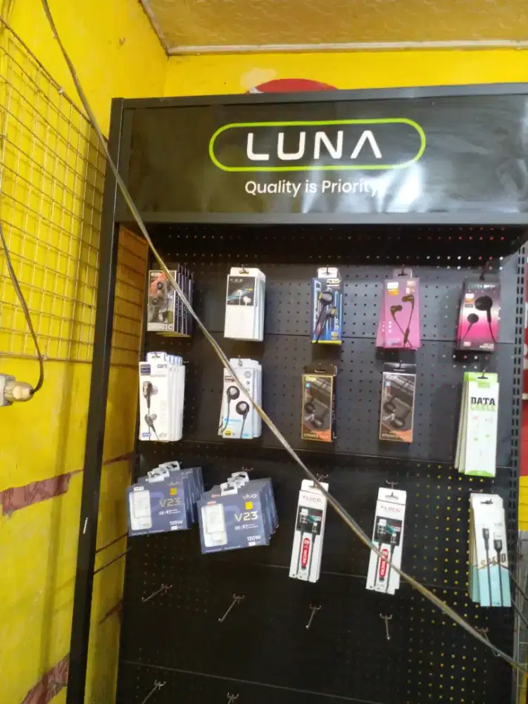 Rak Pajangan Toko merk Luna