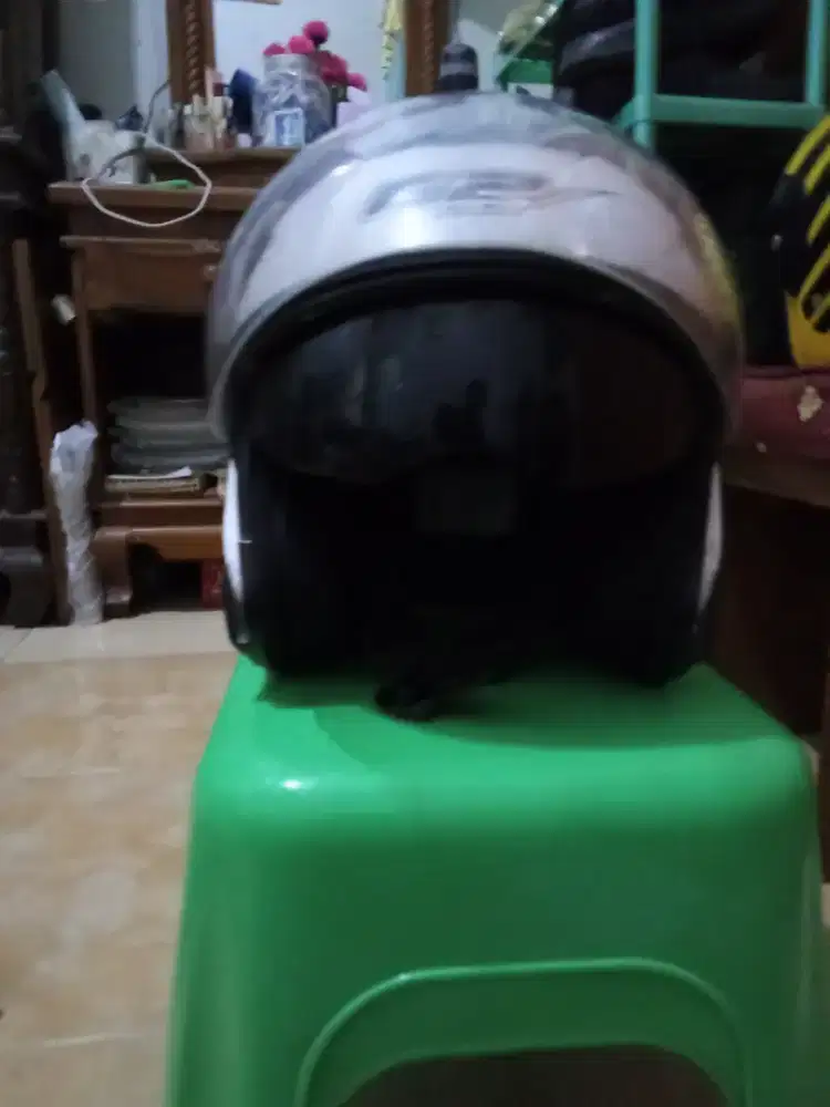 Jual cepat helm merk GT 2 Doble visor kaca warna putih ukuran L SNI