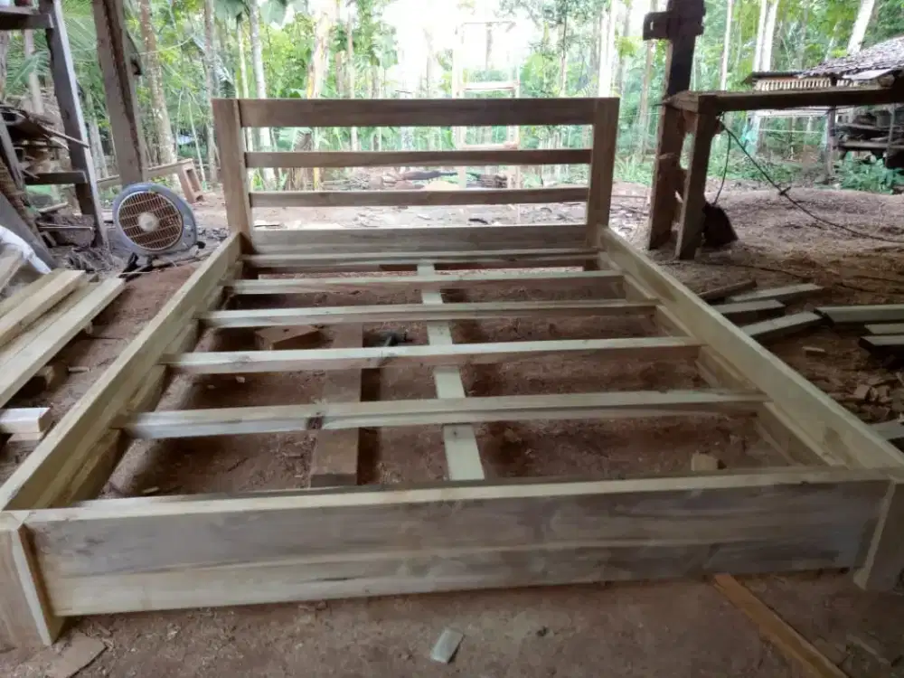 Jual tempat tidur berbagi model dan uukuran bisa riquest