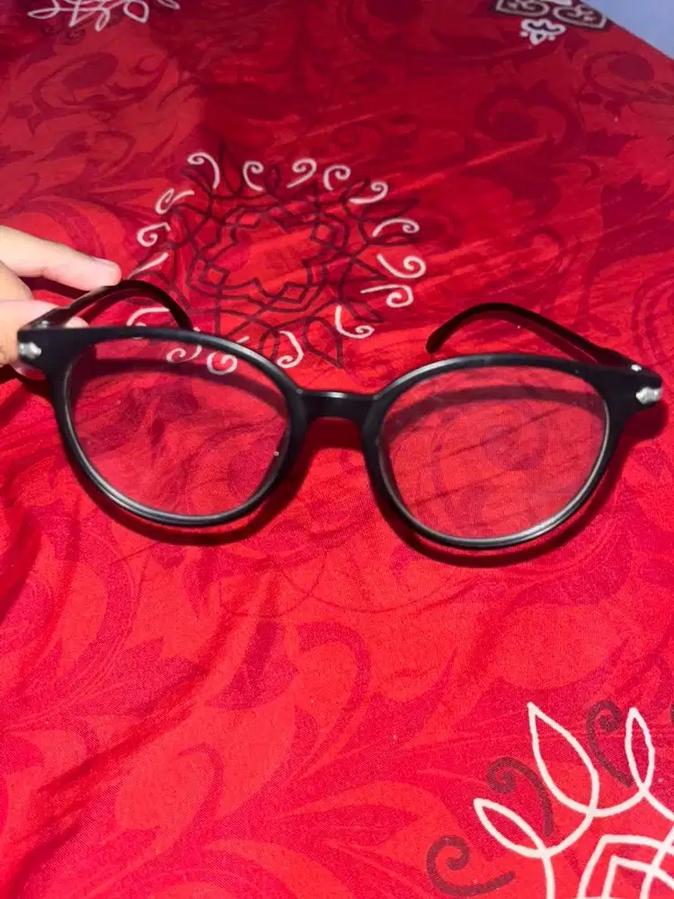 KACAMATA HITAM STYLISH