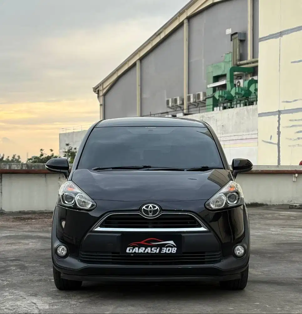 Toyota Sienta 1.5 V CVT