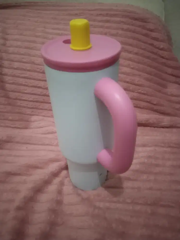 Barang Cantik Tumbler Besar Mudah di Bawa Kemana Saja