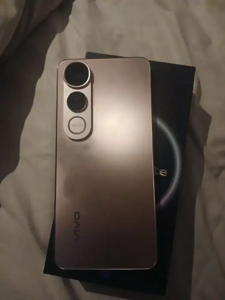 Vivo v50 lite gold