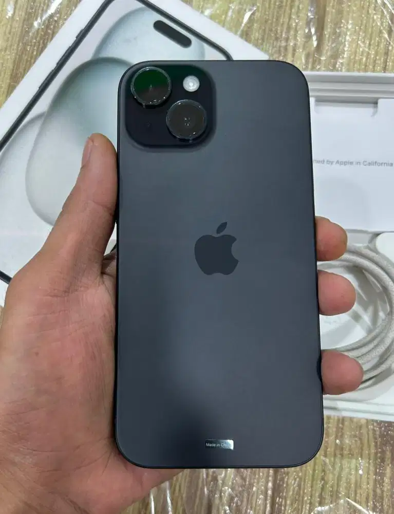 Iphone 15 256gb black fullset masih garansi Ibox