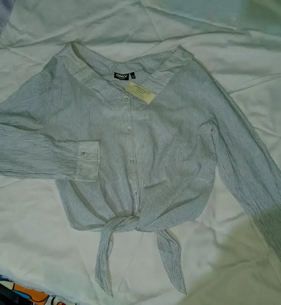 Kemeja Wanita Garis Halus Model Ikat Depan – Casual Stylish