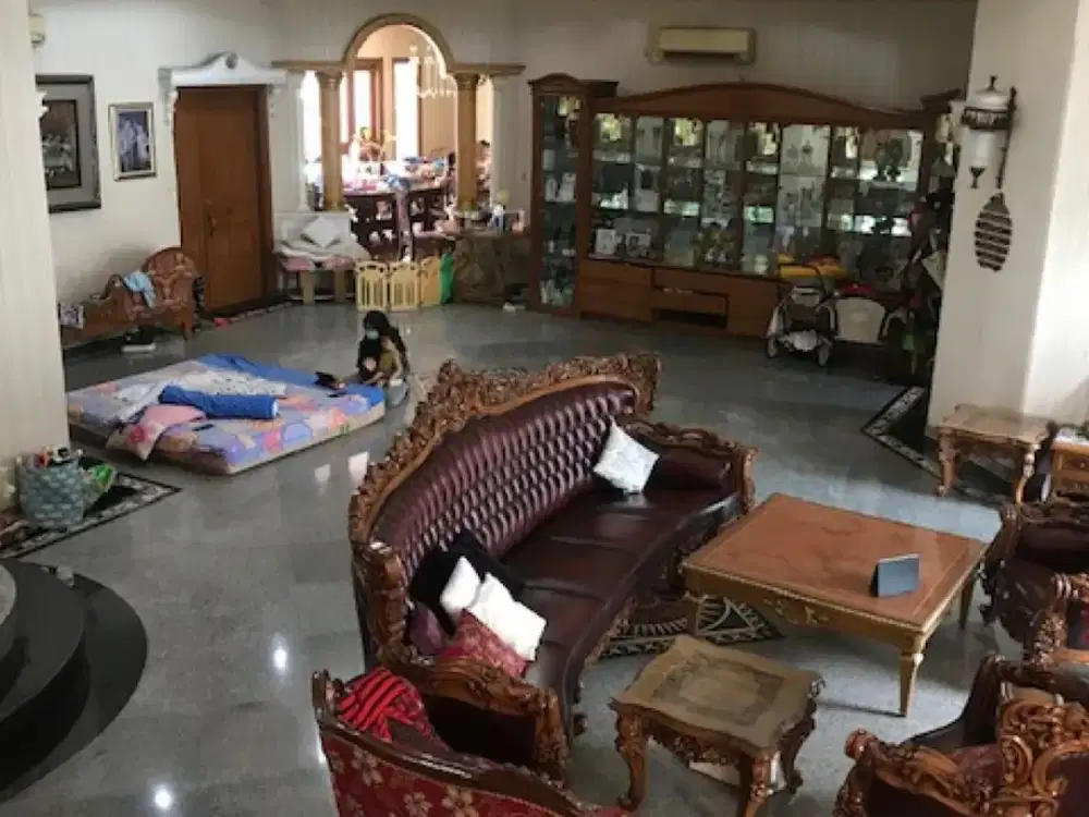 Rumah hoek Villa Gading Indah Kelapa Gading 689m 3 lantai, harga di bawah NJOP