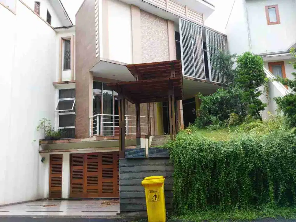 Dijual rumah desain unik menarik nyaman di lebak bulus cilandak LT229LB331 carport 4 mobil