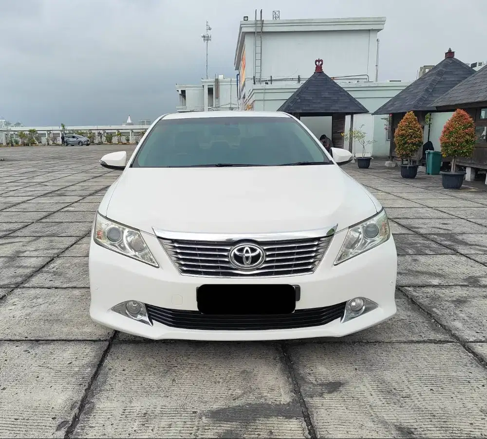 Toyota Camry V 2013 AT