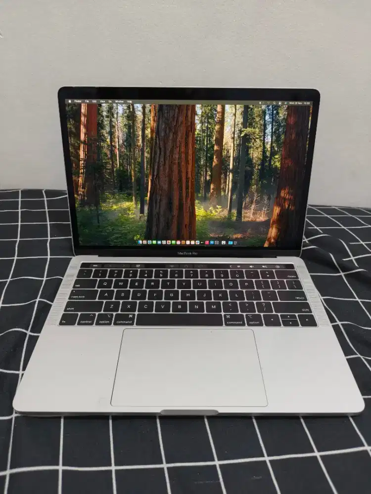Macbook pro 13 inch 2019 i5 8gb/256gb
