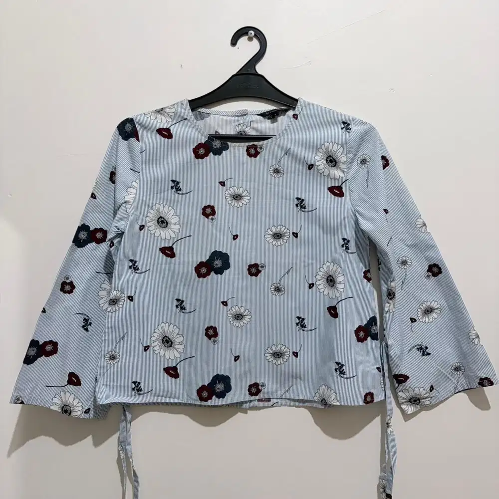 The Executive - Blouse Floral Detail Tangan Ikat Pita