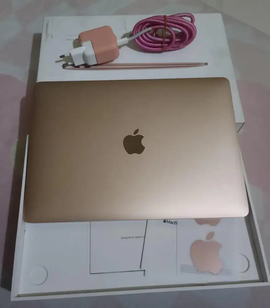 Macbook Air 2020 Rosegold i3