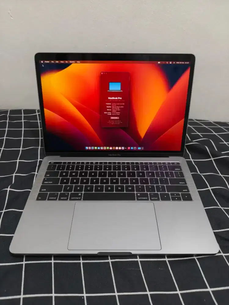Macbook pro 13 inch 2017 i5 8gb/256gb