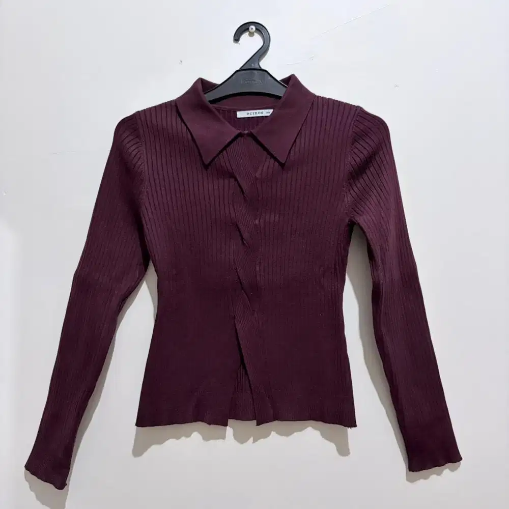 Ecinos - Marketing Twisted Knit Top