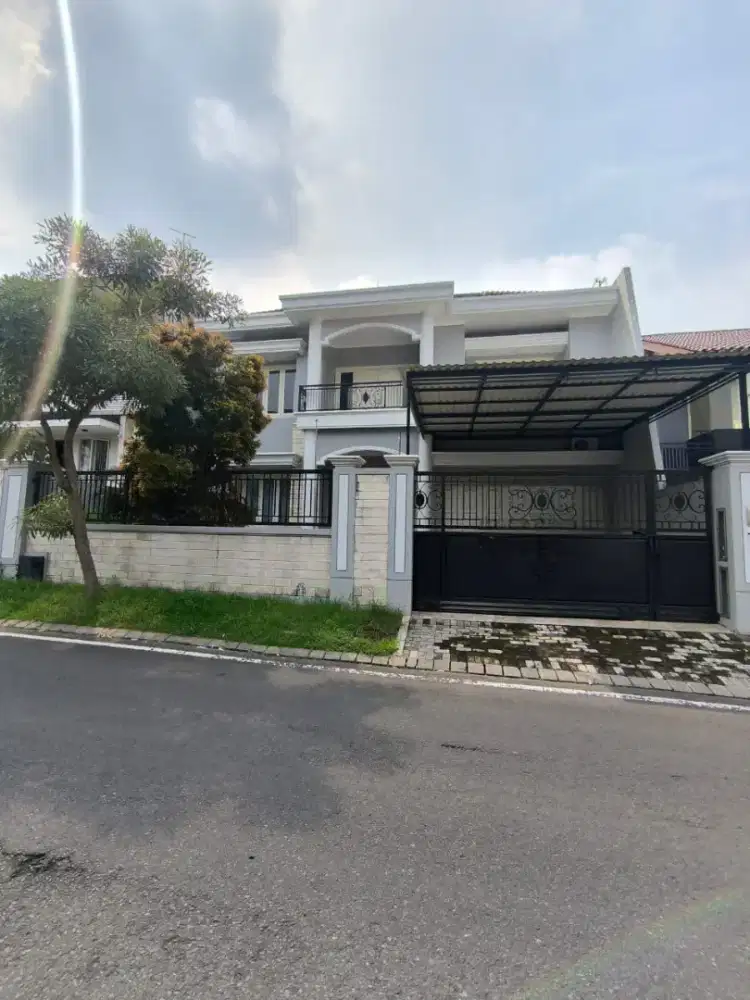 SEWA RUMAH RAYA VILLA SENTRA RAYA CITRALAND dekat Gwalk