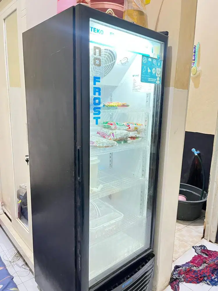 Showcase Steko 4 rak warna hitam