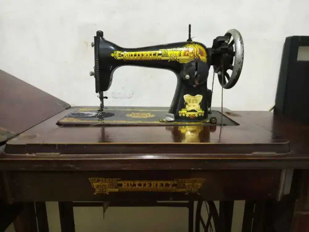 Mesin Jahit Klasik Manual Butterfly