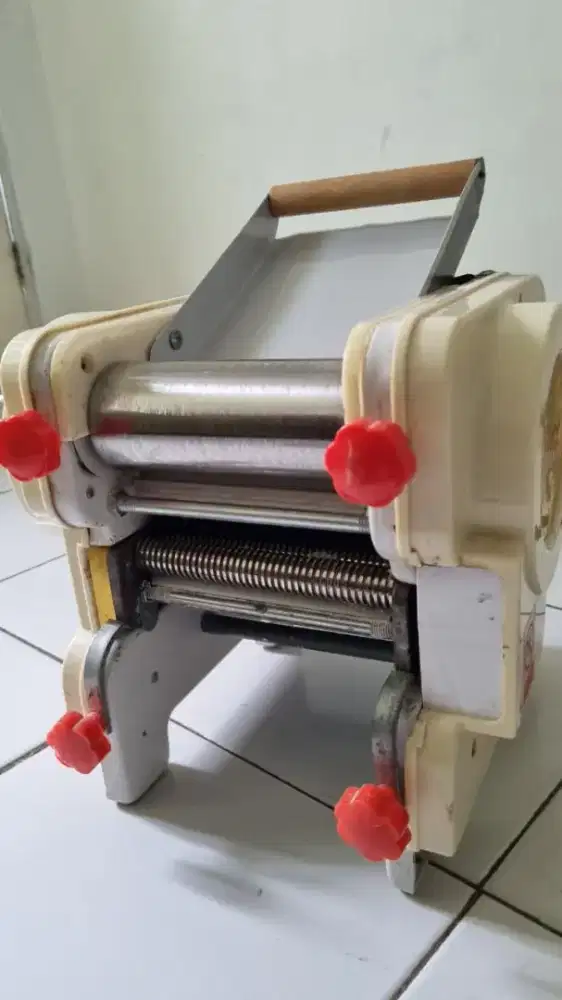 Mesin giling penipis adonan cireng, pangsit, mie, pastel, keripik dll