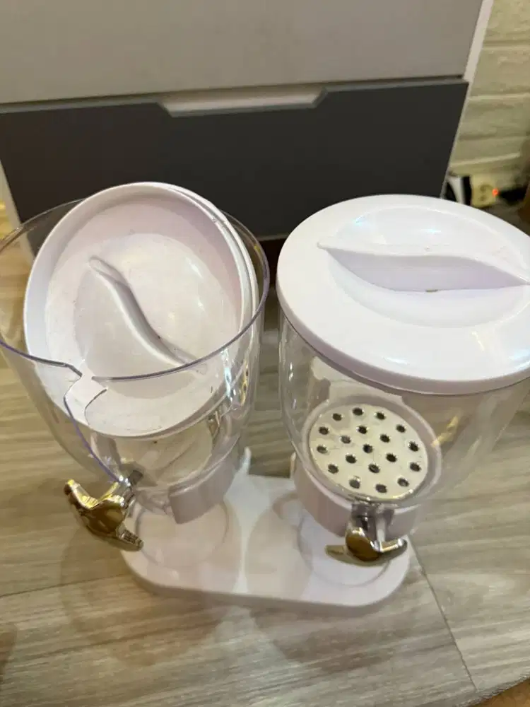 Alat dispenser cereal 2 tabung
