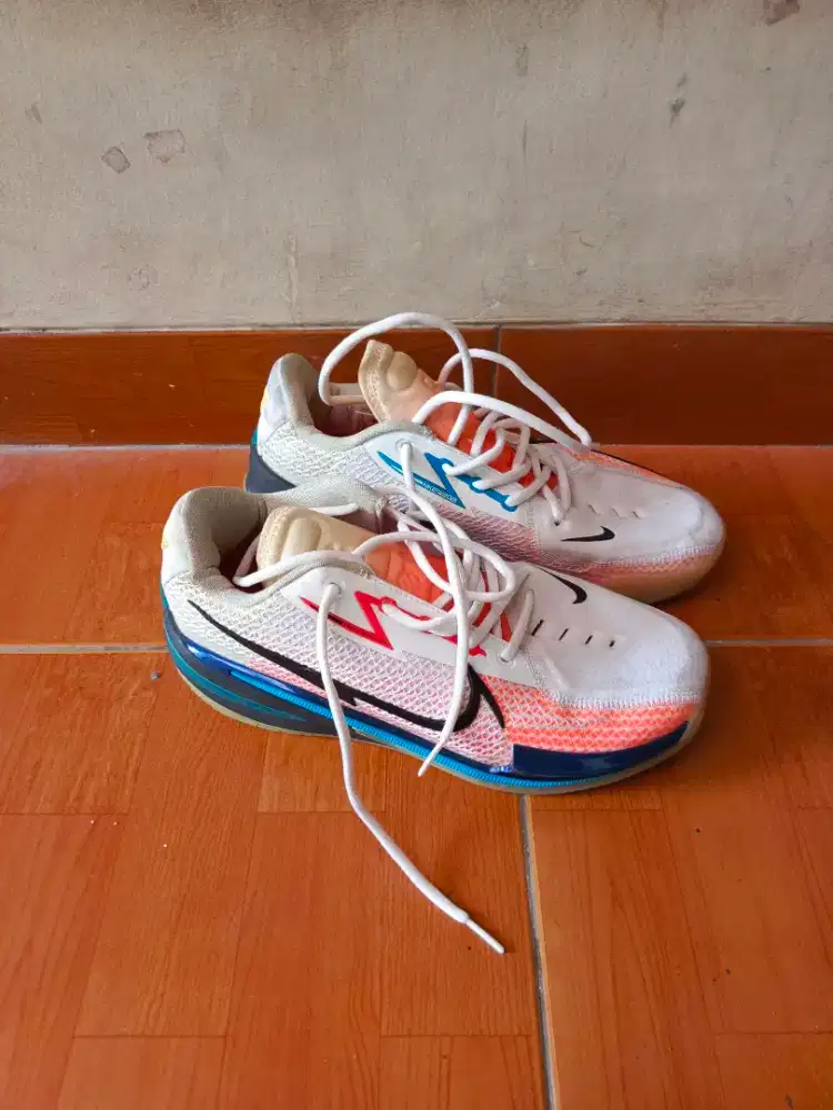 Sepatu Basket Nike GT