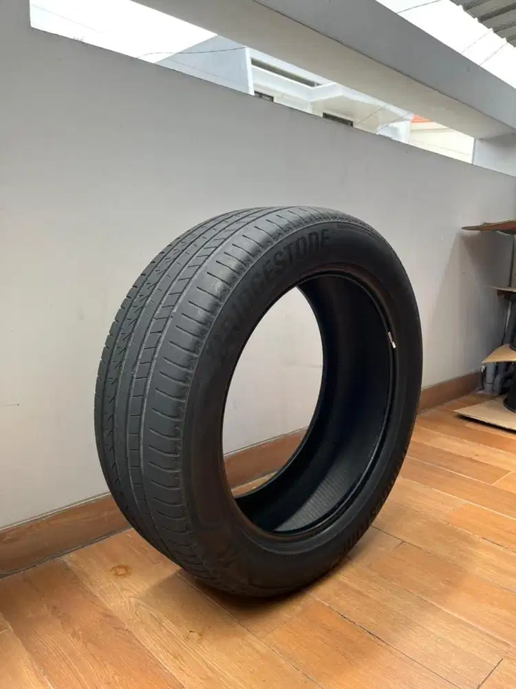 Ban Bridgestone Alenza 235/55 R19