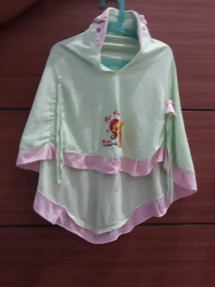 Kerudung hijau ada gambar