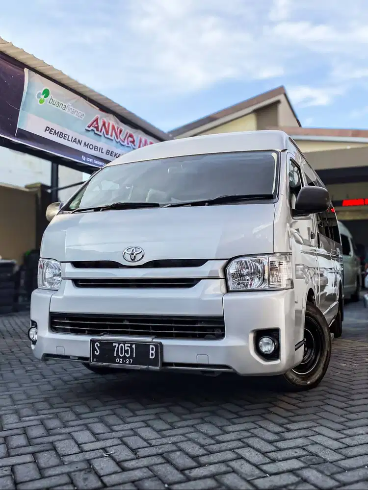 Harga cash Paling Murah HiAce 2.5 Commuter MT 2022 PMK ( 2021 )