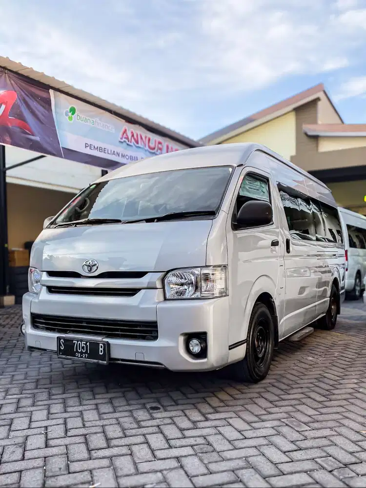 Harga cash Paling Murah HiAce 2.5 Commuter MT 2022 PMK ( 2021 )