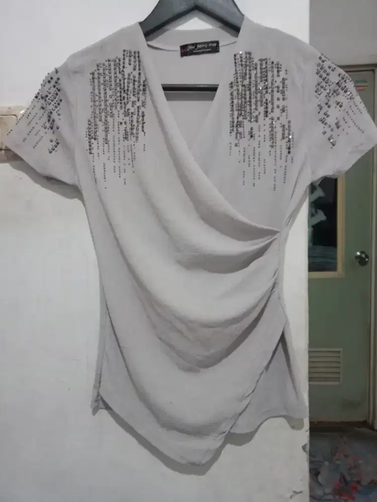 Jual baju preloved wanita layak pakai