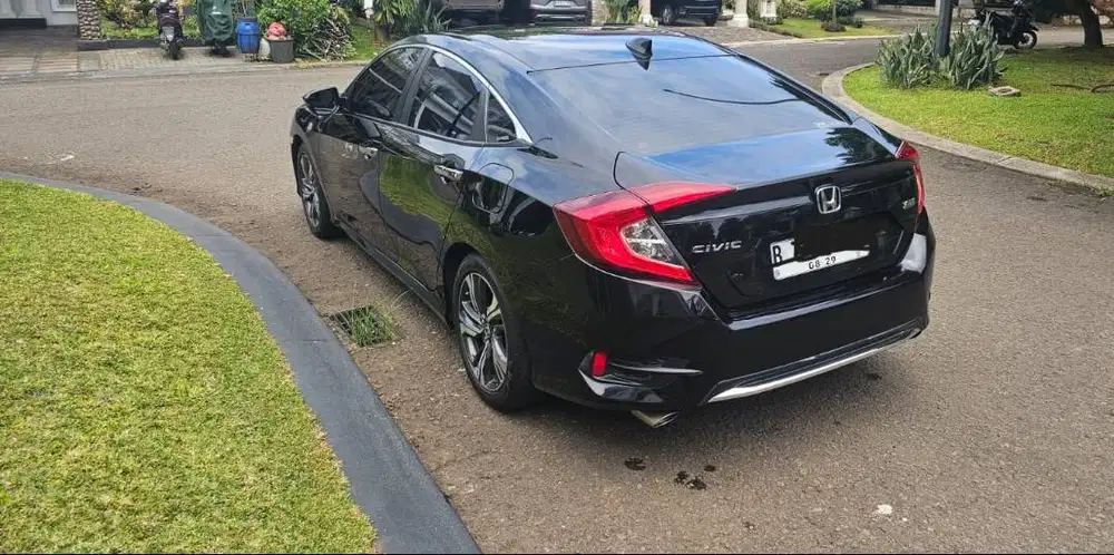 Dijual mobil Civic Turbo 2019 hitam nomor cantik siap pakai
