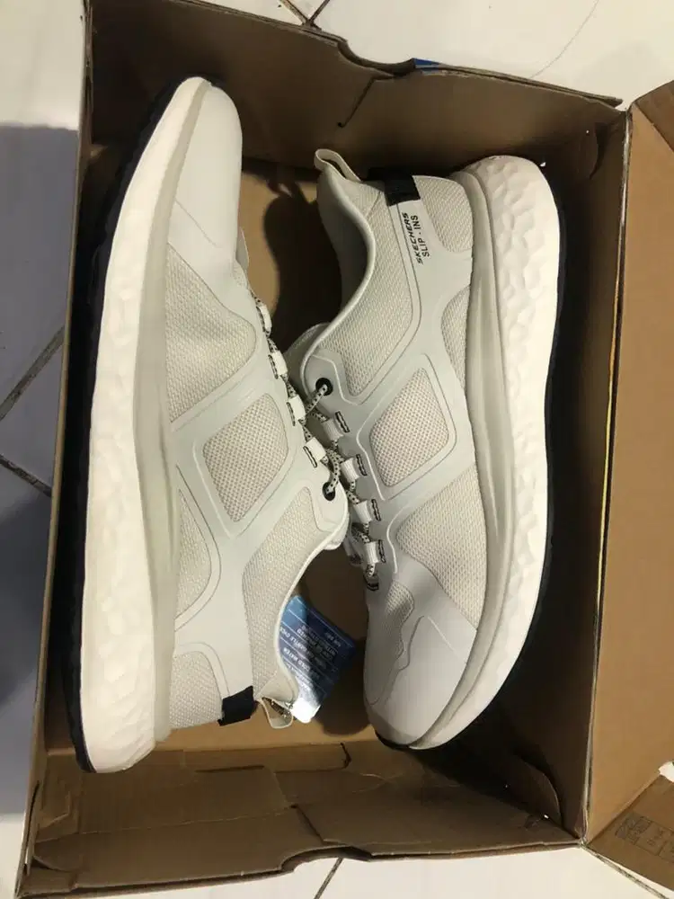 Sepatu Sketchers Lance Kobain Original