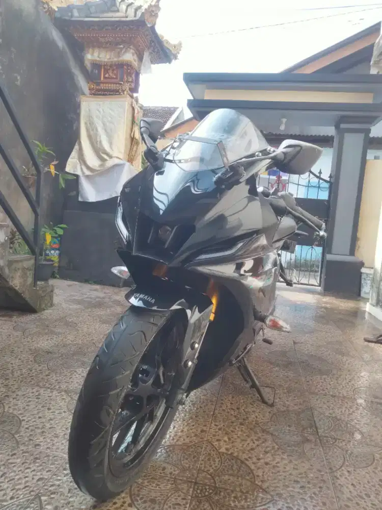 Yamaha r15 hitam