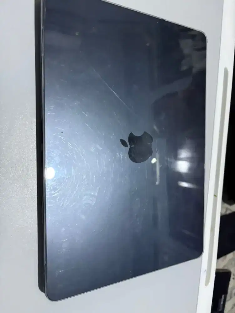 Macbook air m2 likenew beli dari baru ngga jadi pakai