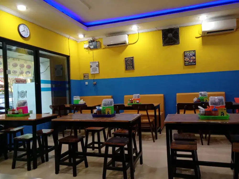 Loker waiters merangkap cuci piring