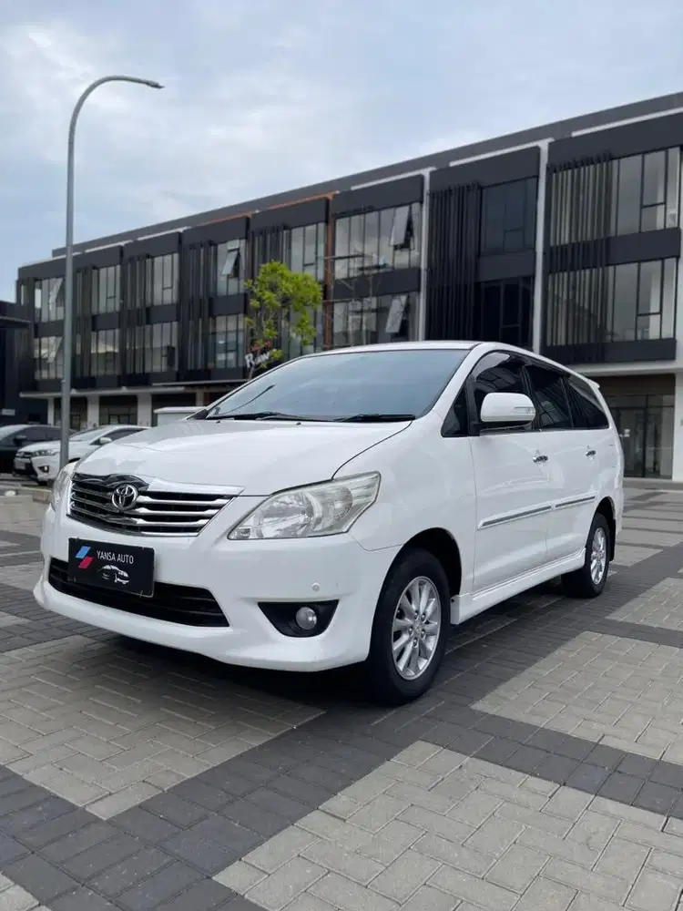 INNOVA V AT BENSIN 2013 PUTIH RAWATAN TANGAN PERTAMA SIAP PAKAI GRESS
