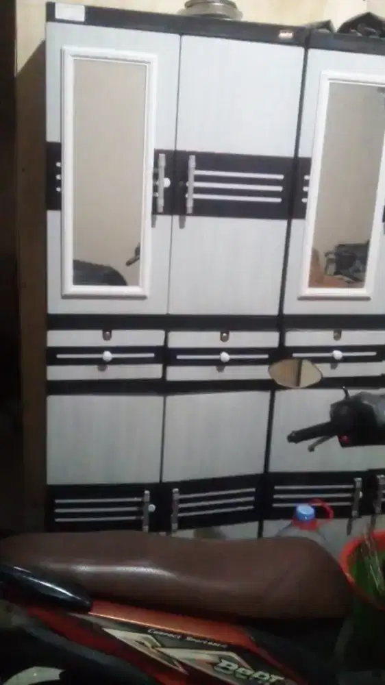 Lemari baju plastik kokoh kuat